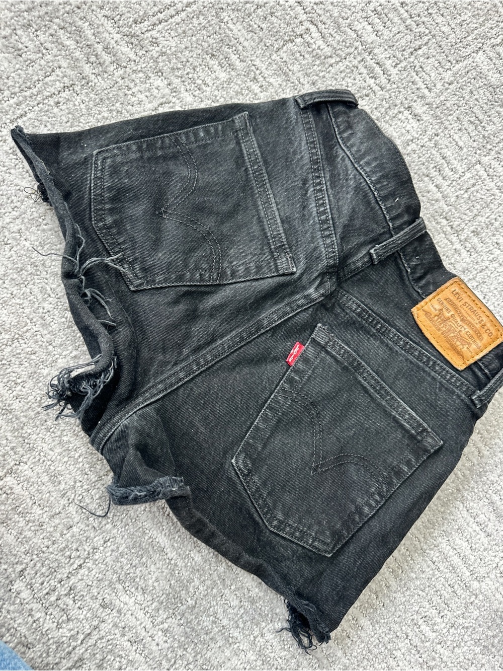 Levi’s Ribcage High-Waist Denim Shorts | Size 24 - Picture 5 of 13